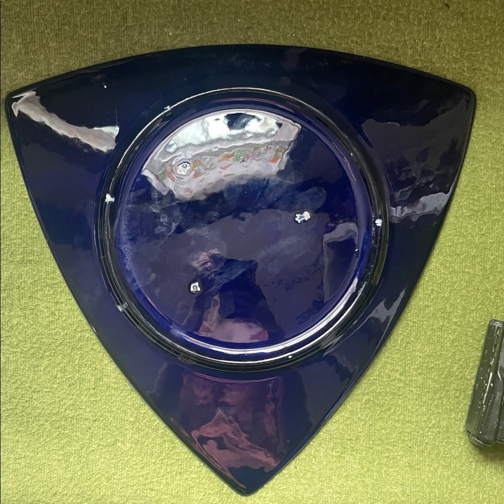 Triangular Dark Blue Plate - Picture 7 of 8